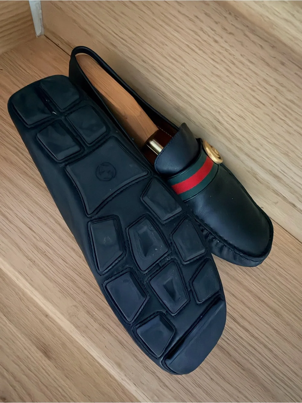 Black Leather Gucci Men’s Slip-On Loafers with Green-Red Webbing size 11